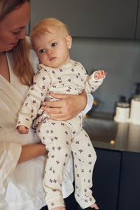 Tiny One Body med lange ærmer i rib Body LS 347 White Sand Mini AOP