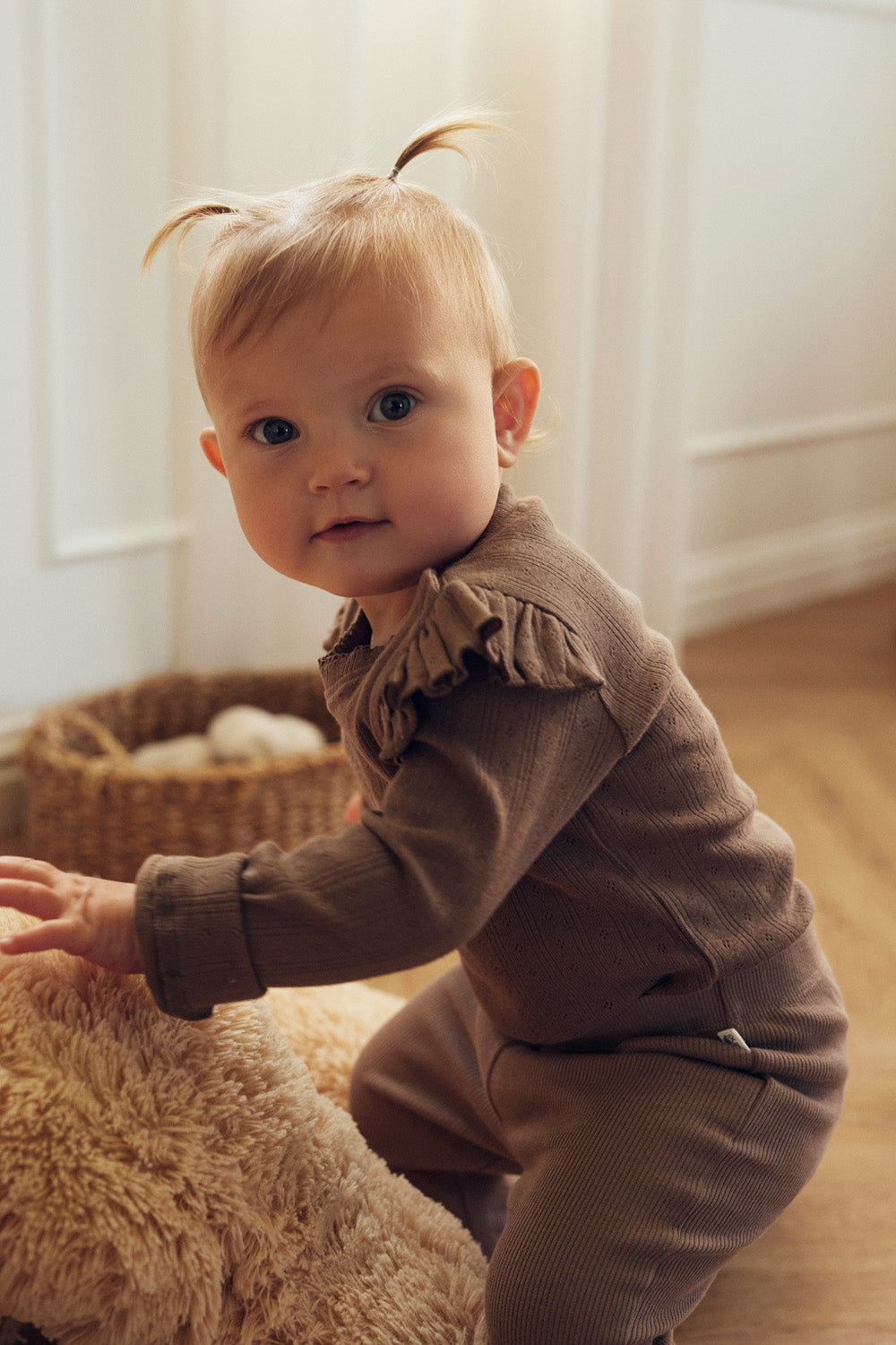 Tiny One Body med lange ærmer og skulderflæser Body LS 250 Walnut