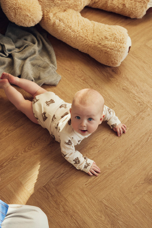 Tiny One Body med lange ærmer og teddy print Body LS 346 White Sand AOP