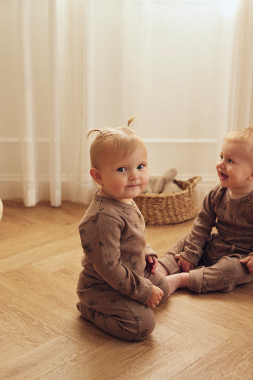 Tiny One Wrap body med lange ærmer i pointelle Body LS 307 Taupe Grey AOP